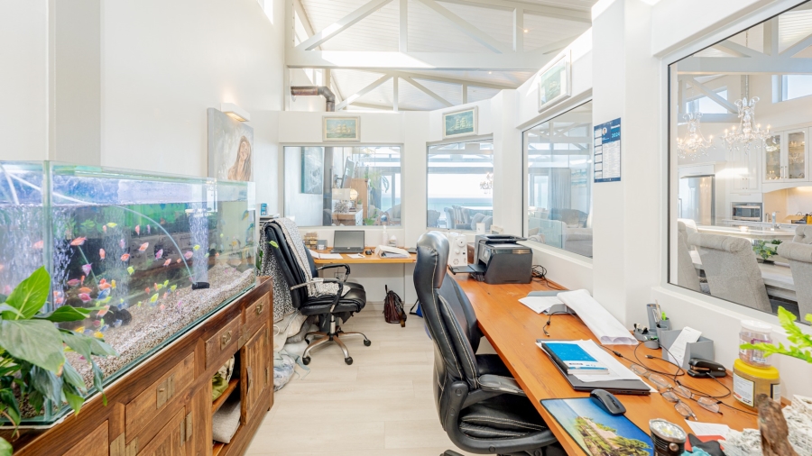 6 Bedroom Property for Sale in Struisbaai Western Cape